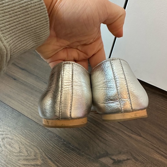 Gentle Souls by Kenneth Cole Eugene Flat Silver (Size 6.5) - Picture 7 of 10
